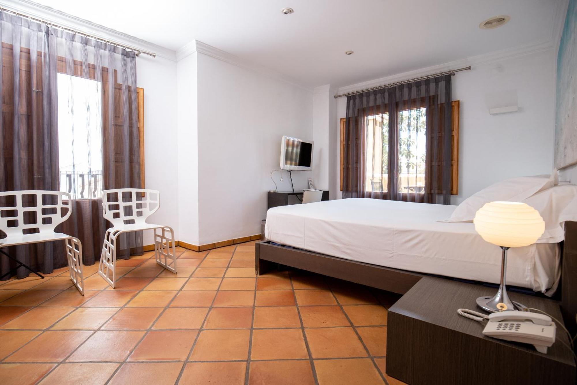 Hotel Nou Roma Дения Екстериор снимка